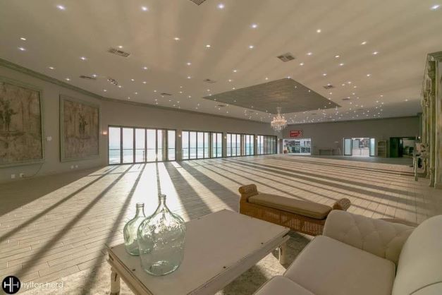 Commercial Property for Sale in Uitzicht Western Cape
